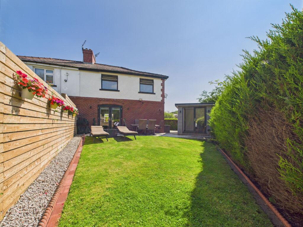 CAM02093G0-PR0048-STILL011