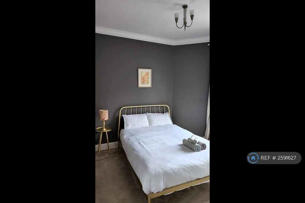 Bedroom With King Size Bed