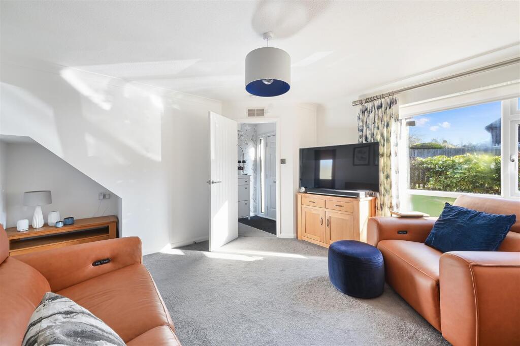 HILLSIDE CLOSE, 3- (8).jpg