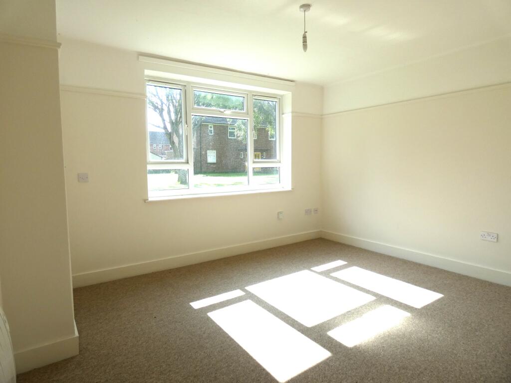 Living Room Pic 3.JPG