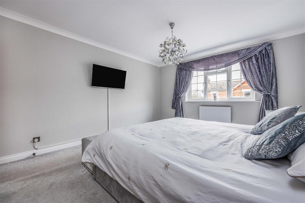 53 Fourth Avenue, Havant-Small-PorticoMarketing-So