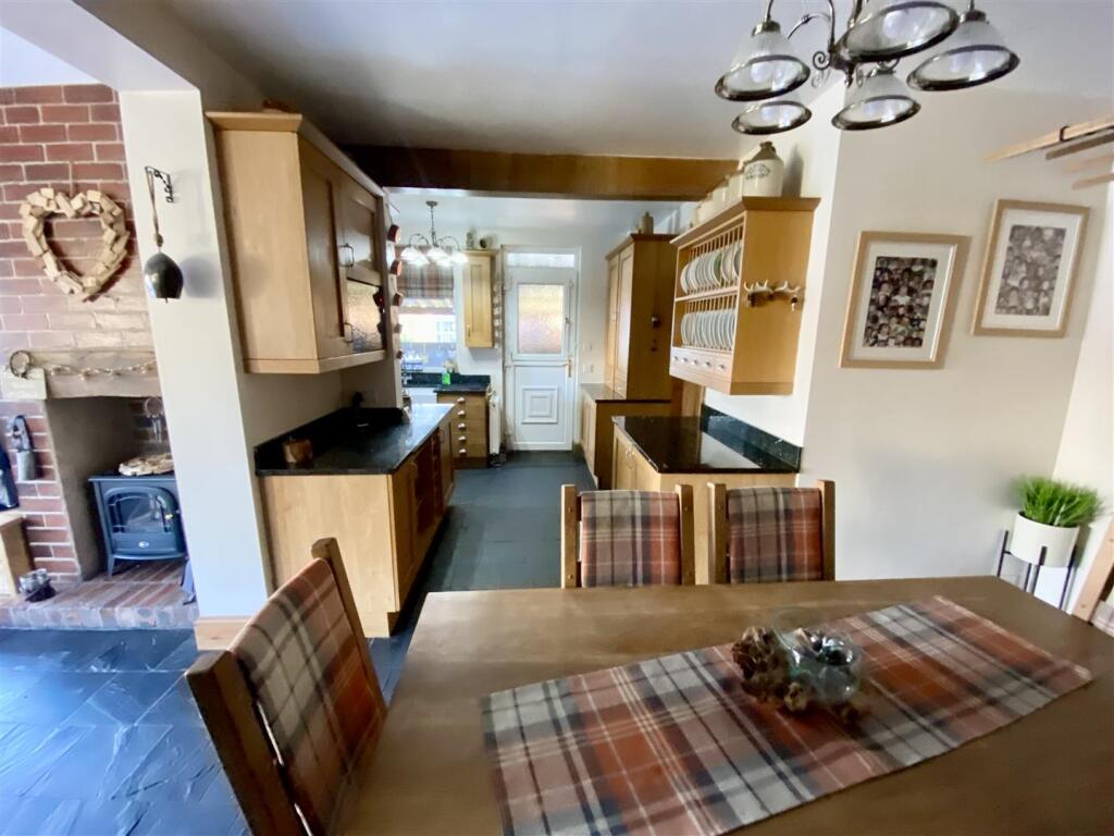 Bramleys Estate Agents - Edge Top - Thornhill - De