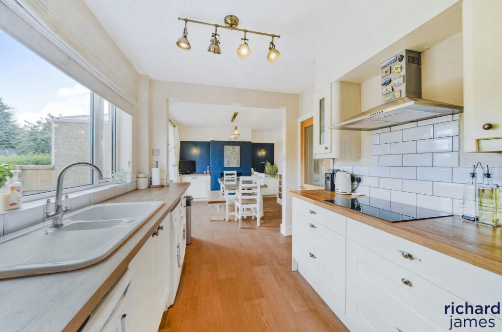 d94d77c3-f393-4d6...