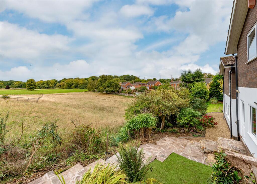 6 St Johns close-External (6).jpg