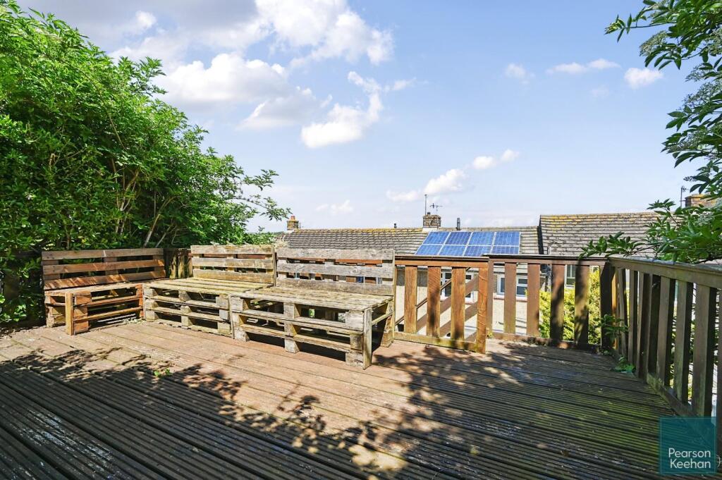 24 Dean Close, BN41 (19).jpg