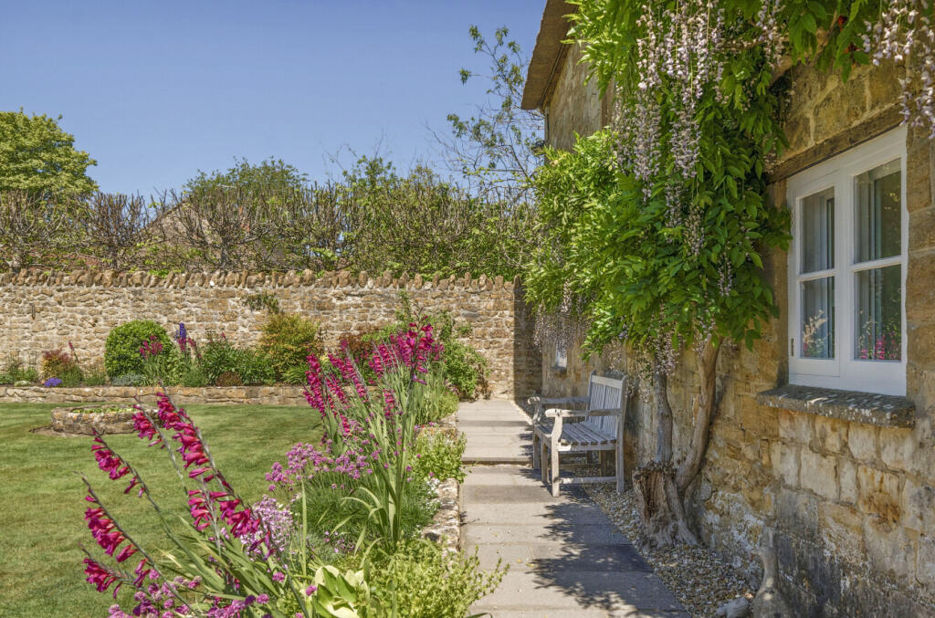 1294167-6-6827a23...