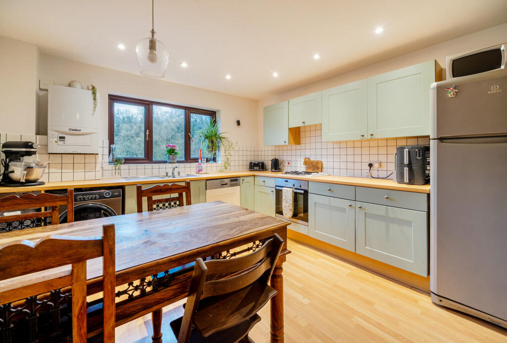 1376615-8-6911d69...