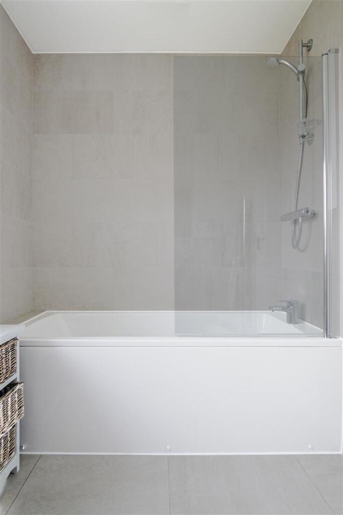 Bathroom 2.jpg