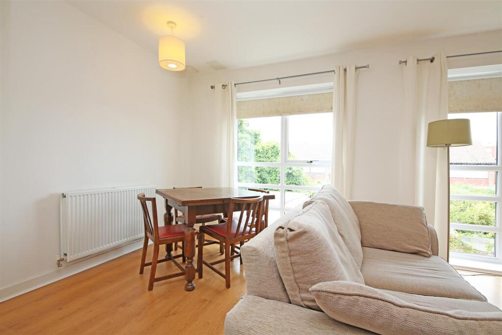 F3 5 Recovery Street SW17 reception 1.jpg