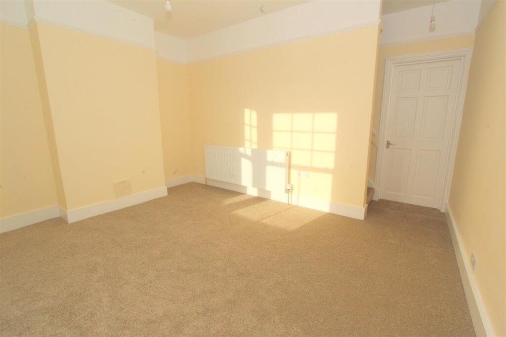 lounge b.JPG