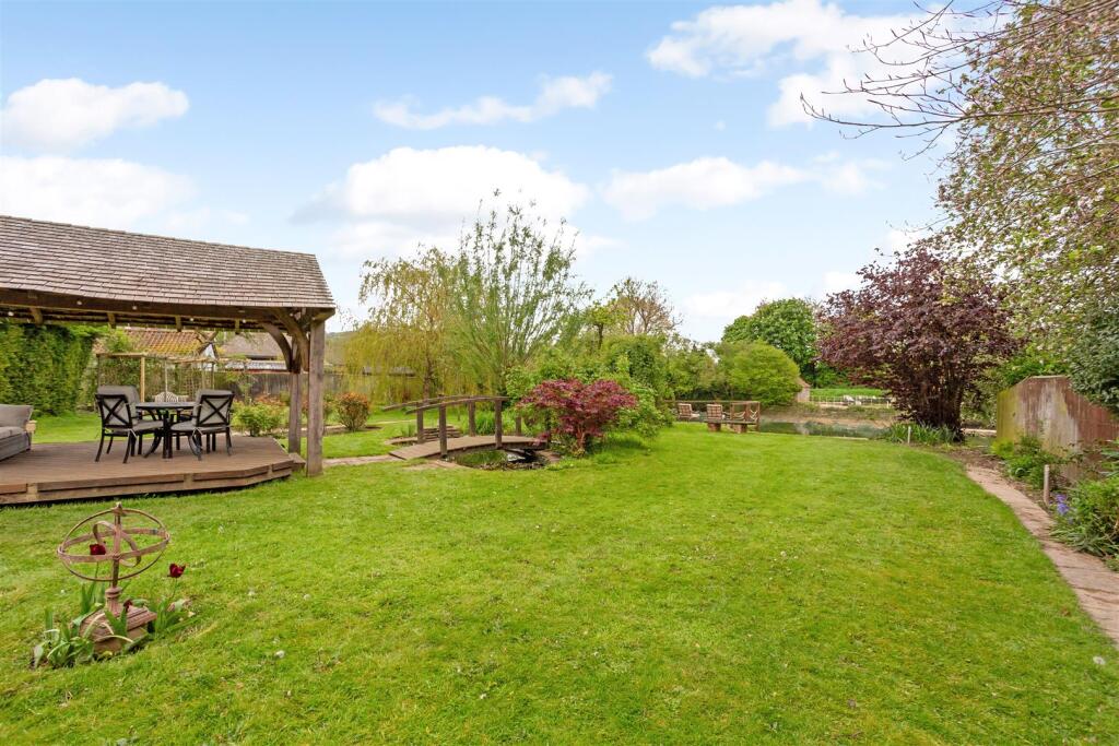 31 - Detached Period Property for Auction, Swinefo