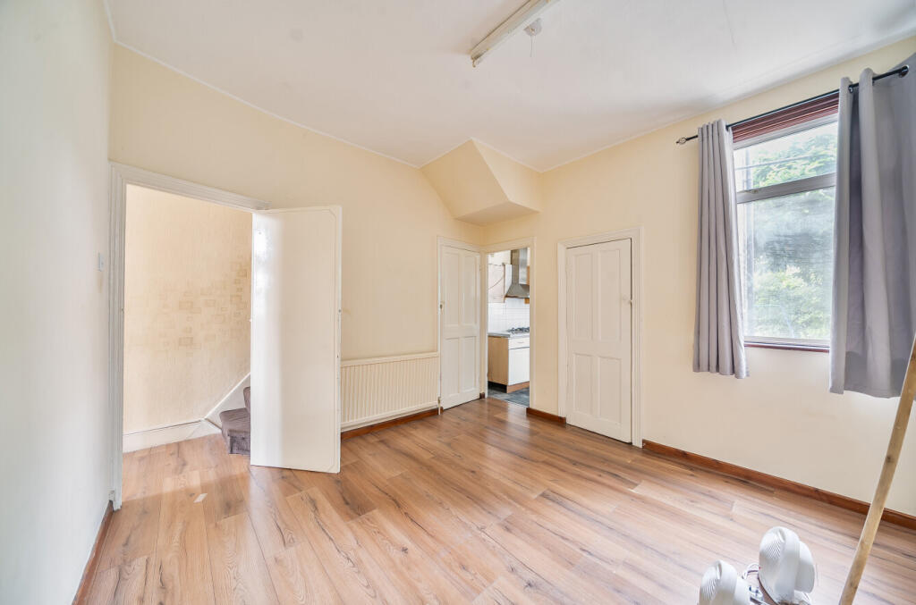 1300382-12-682f68...