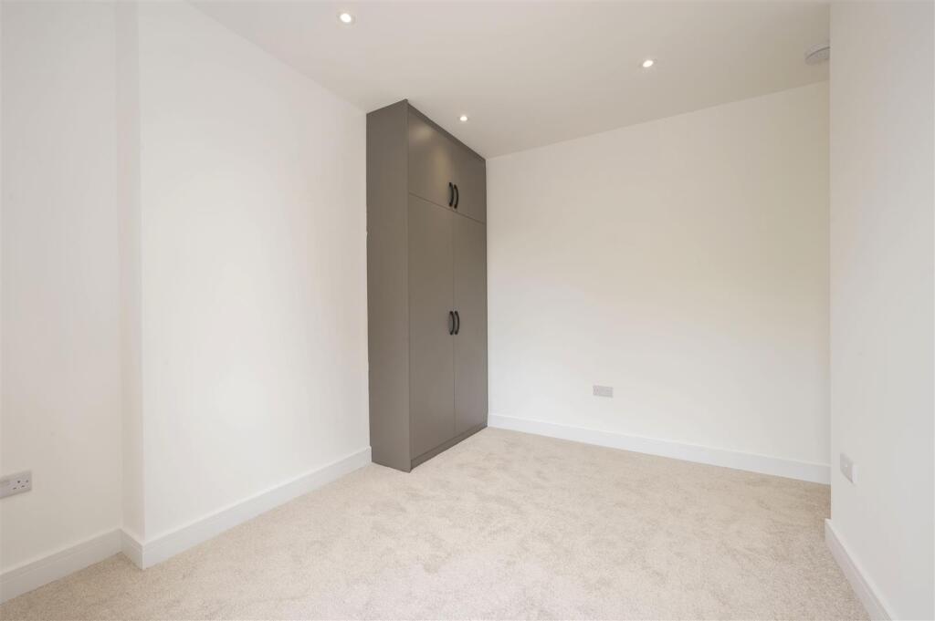 Flat 1, 80 Durham Road,8.jpg