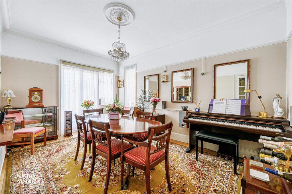 8 Royal Gardens-4.jpg