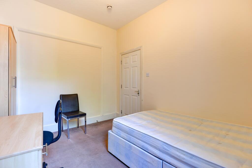 84 Brading Road Bedroom 2