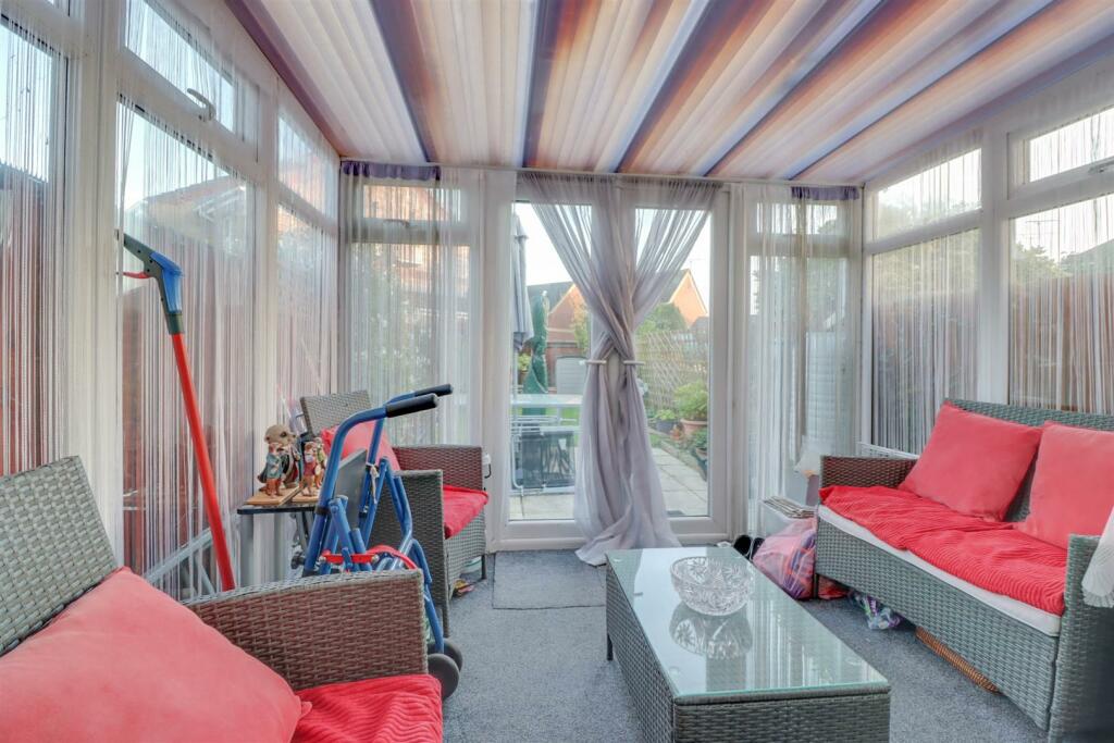 16 LENNOX DRIVE INSIDE-13.jpg