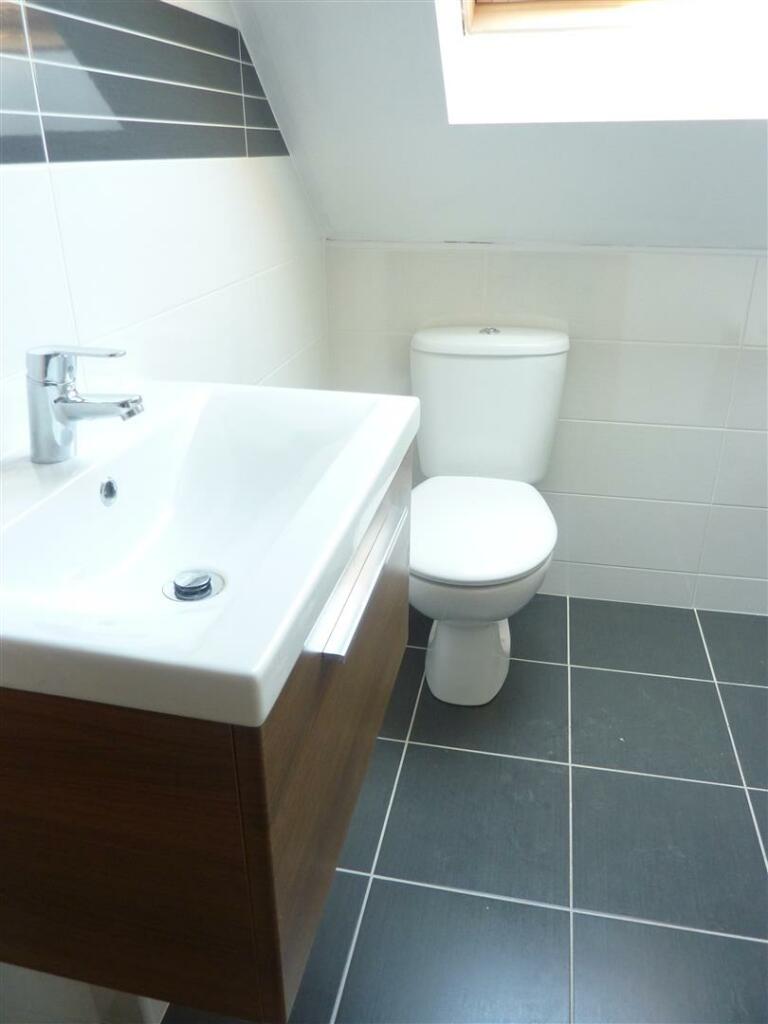 Ensuite 2.JPG
