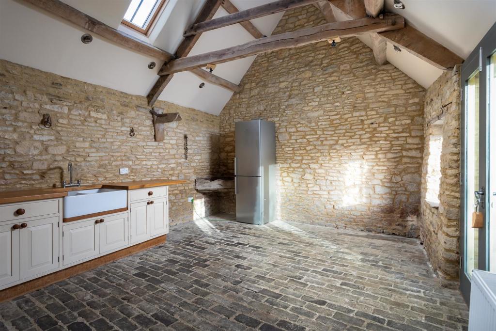 32 - The Old Forge - GL7 7HB - Web.jpg