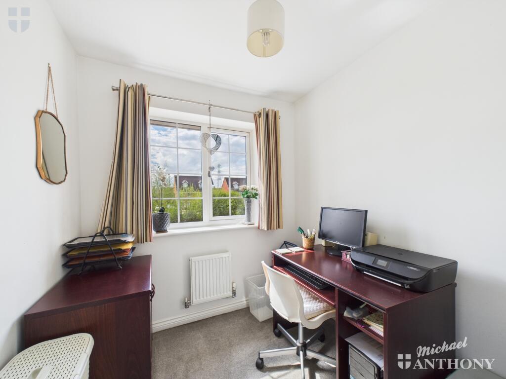 CAM03218G0-PR0613-STILL008