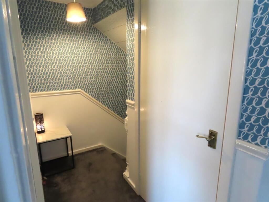 FIRST FLOOR LANDING