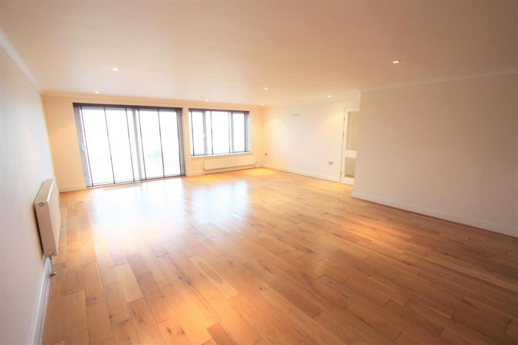 1 Longshore Apartments Lounge