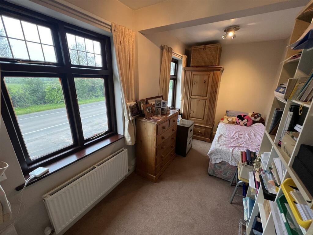 Bedroom 4.JPG