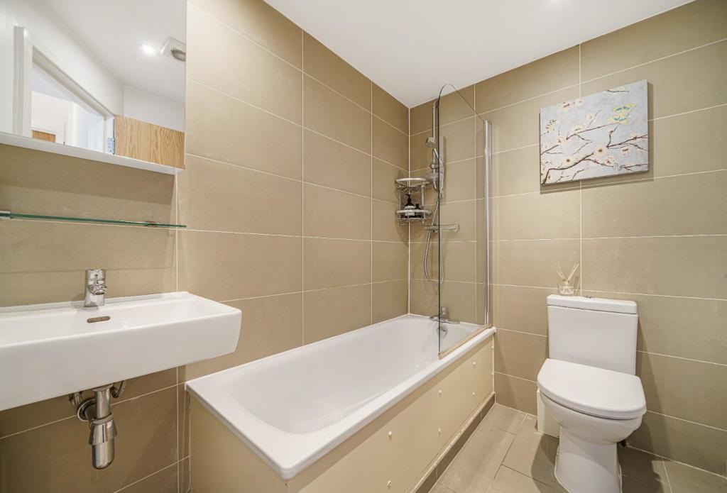 Bathroom.JPG