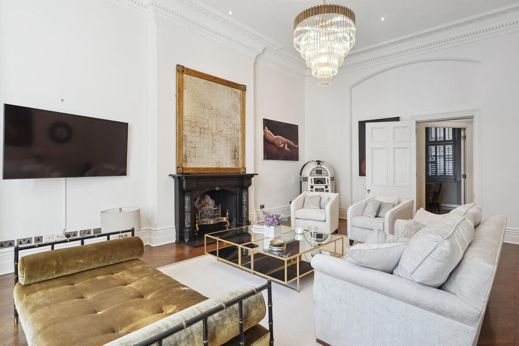 Flat D 12-12A Enn...