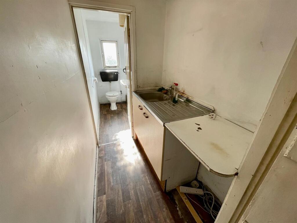 First Floor Kitchenette/W.C