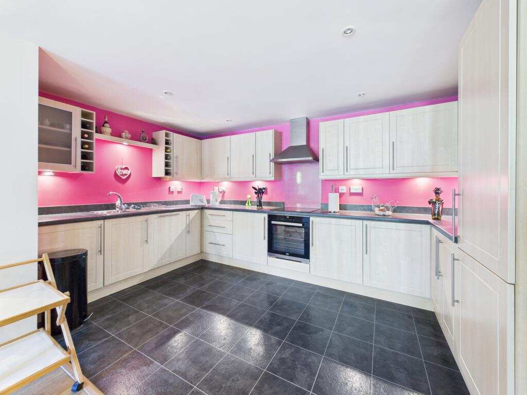 CAM01605G0-PR1050-STILL008