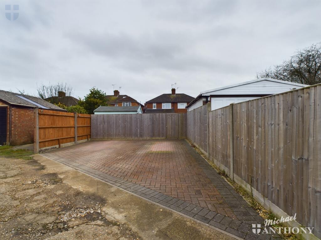 CAM03218G0-PR0513-STILL021