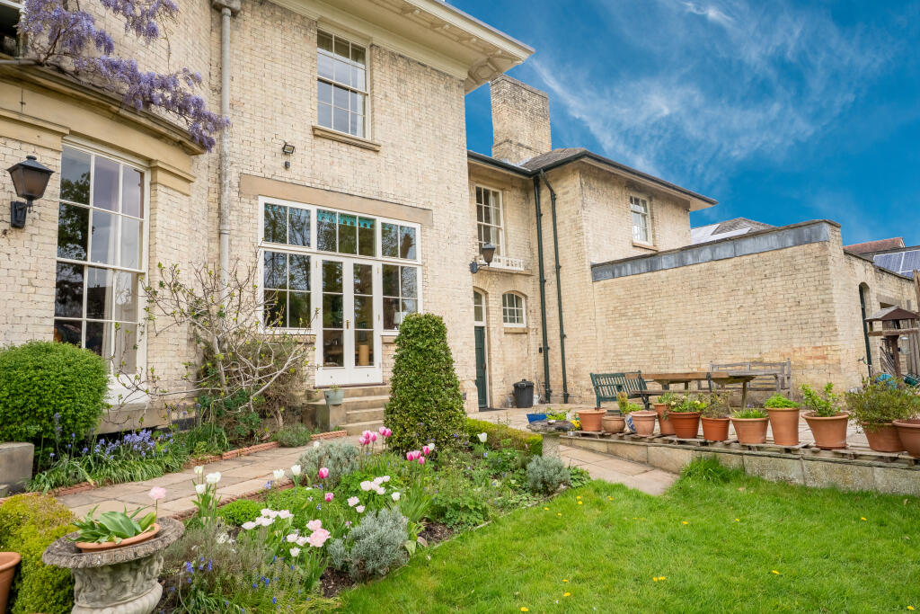 cliftonholme16