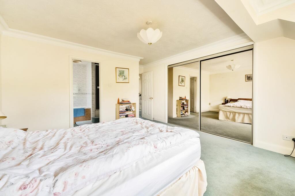 Master bedroom &amp; Ensuite