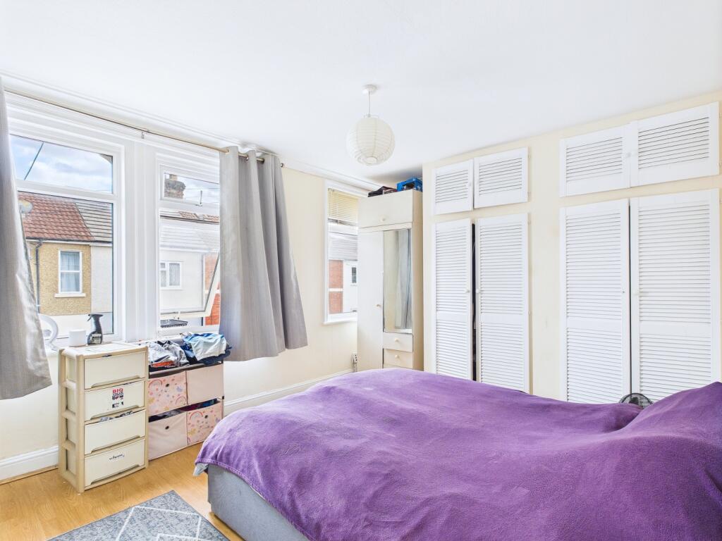 CAM01338G0-PR0128-STILL011