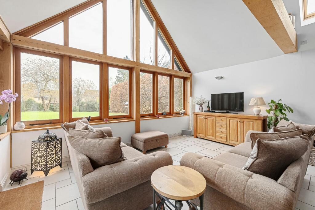 FAMILY ROOM / DINING AREA / KITCHEN