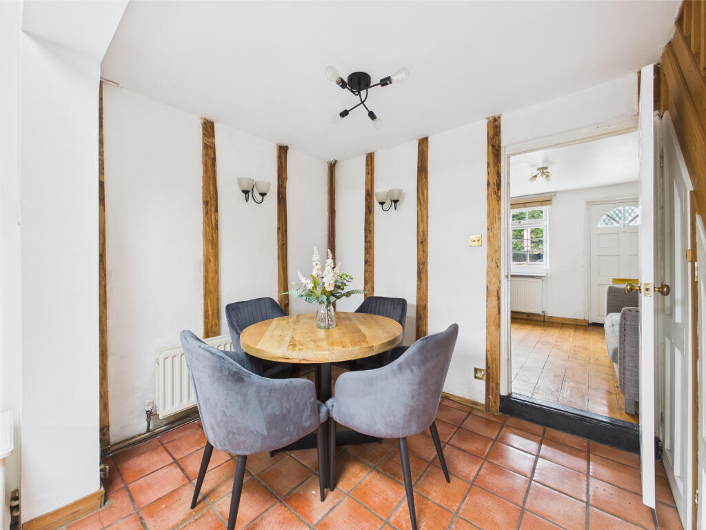 CAM01354G0-PR0504-STILL005