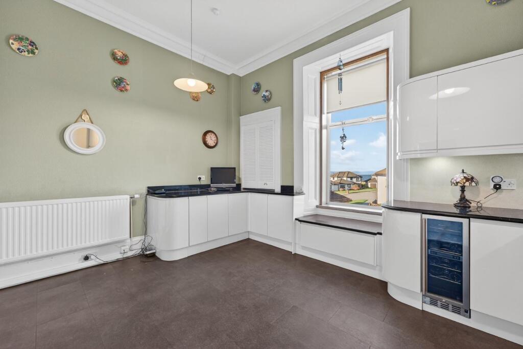 8 buchanan street, largs_31.jpg