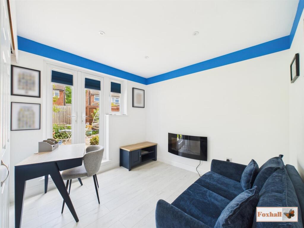 Sitting Room/Bedroom