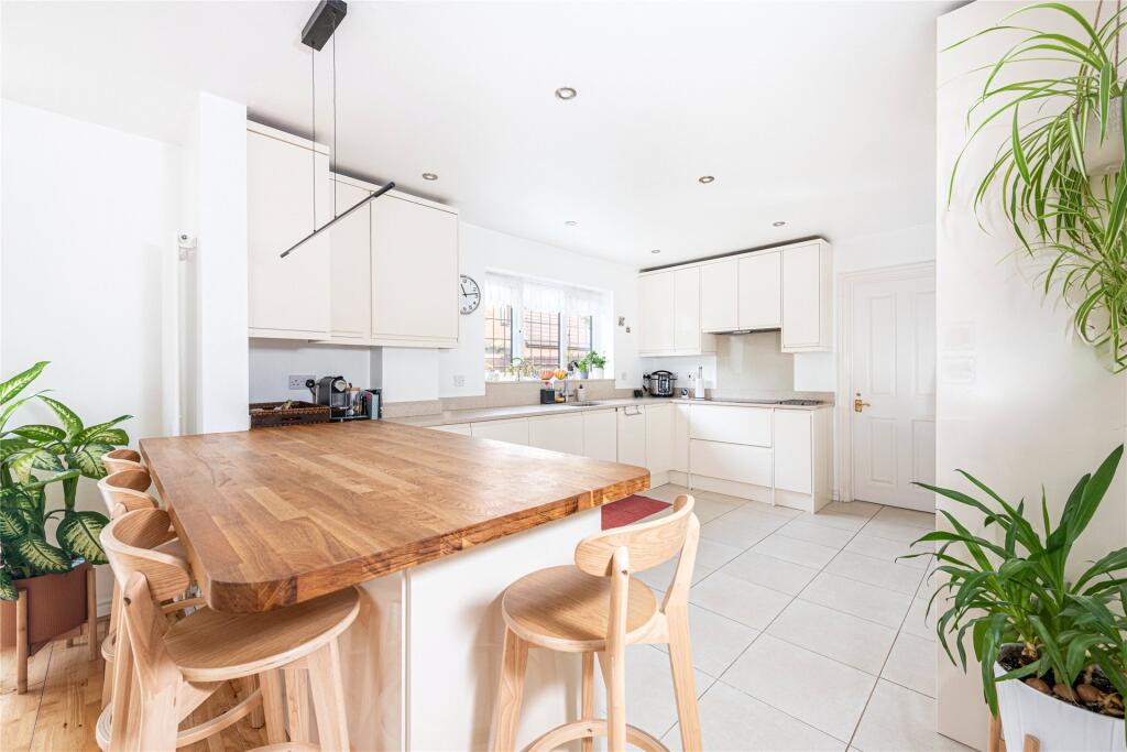 Kitchen/Breakfast Rm