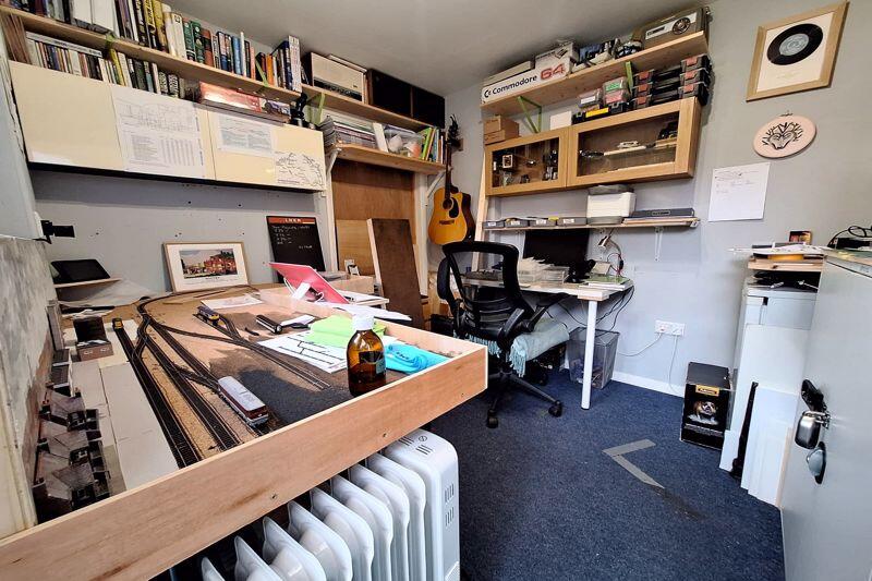 Workshop/Hobby Room 