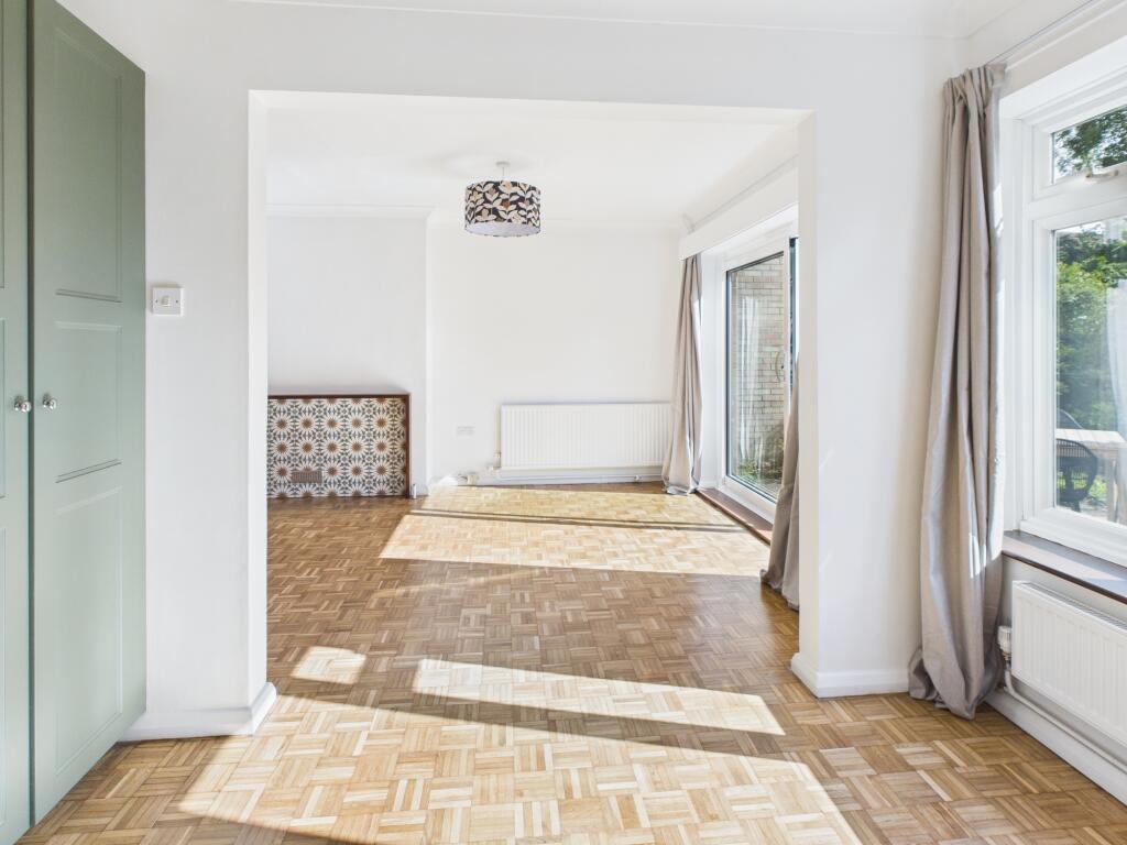 CAM02519G0-PR0333-STILL013