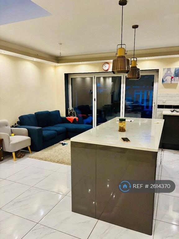 Open Lounge With Bifold Door