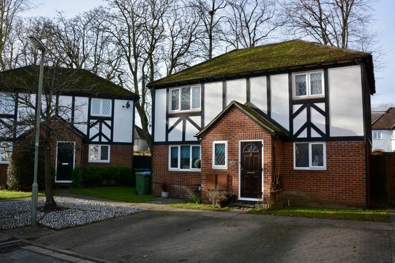 Kings Chase, East Molesey