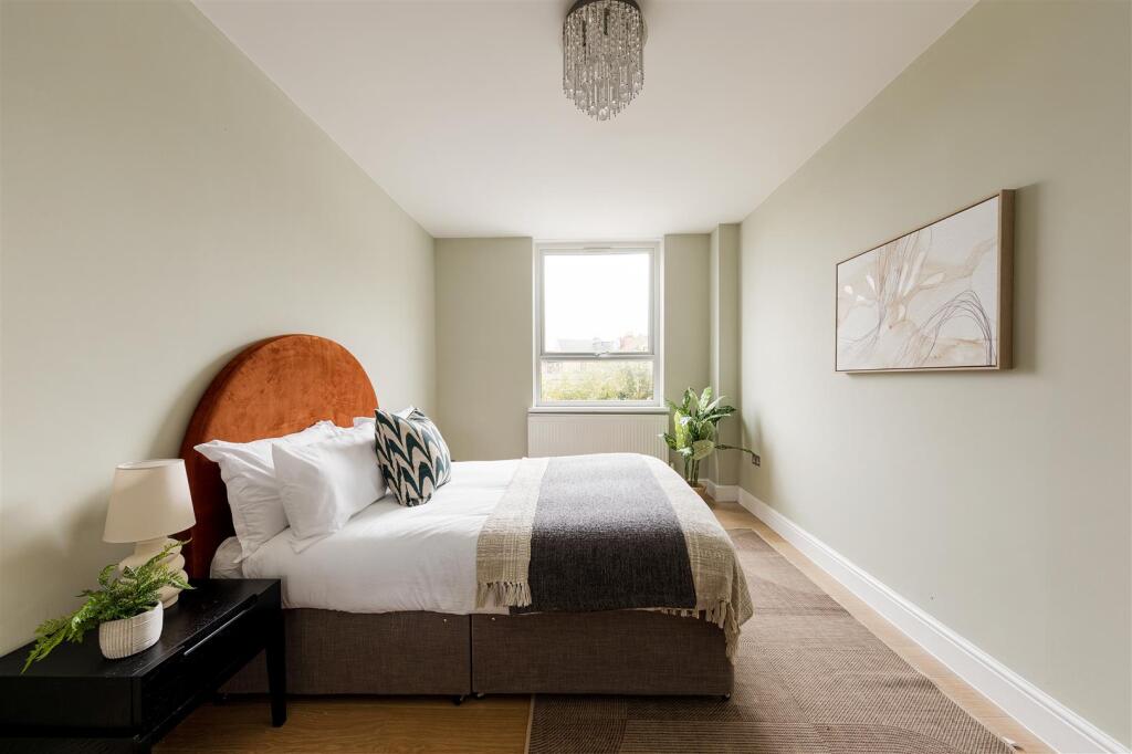 Orchard House, E18