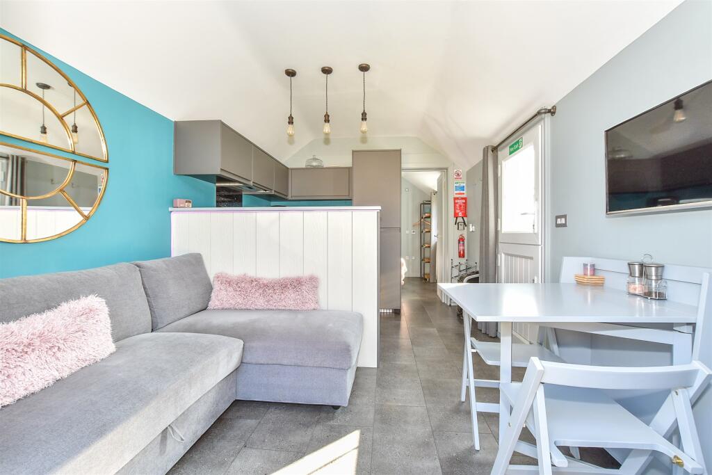 Annexe Kitchen/ Living Room