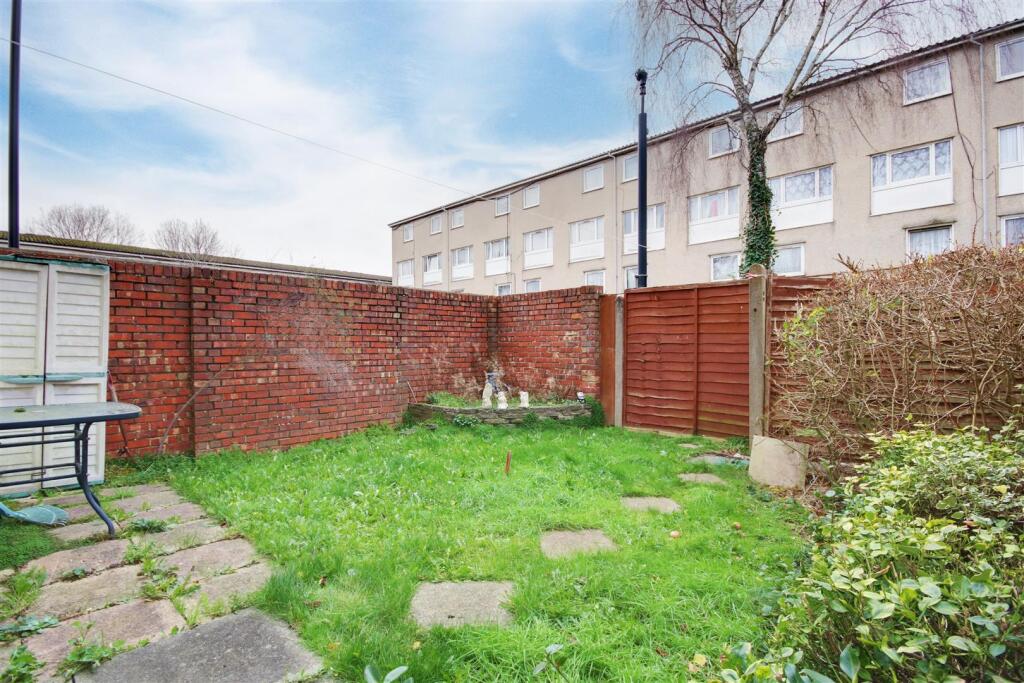 26 Hadrians Ride, Enfield, Middlesex, EN1 1DG
