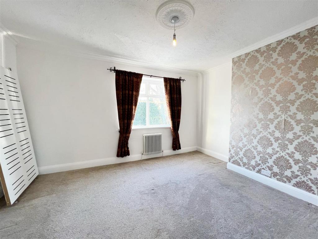 Bedroom 1.jpg