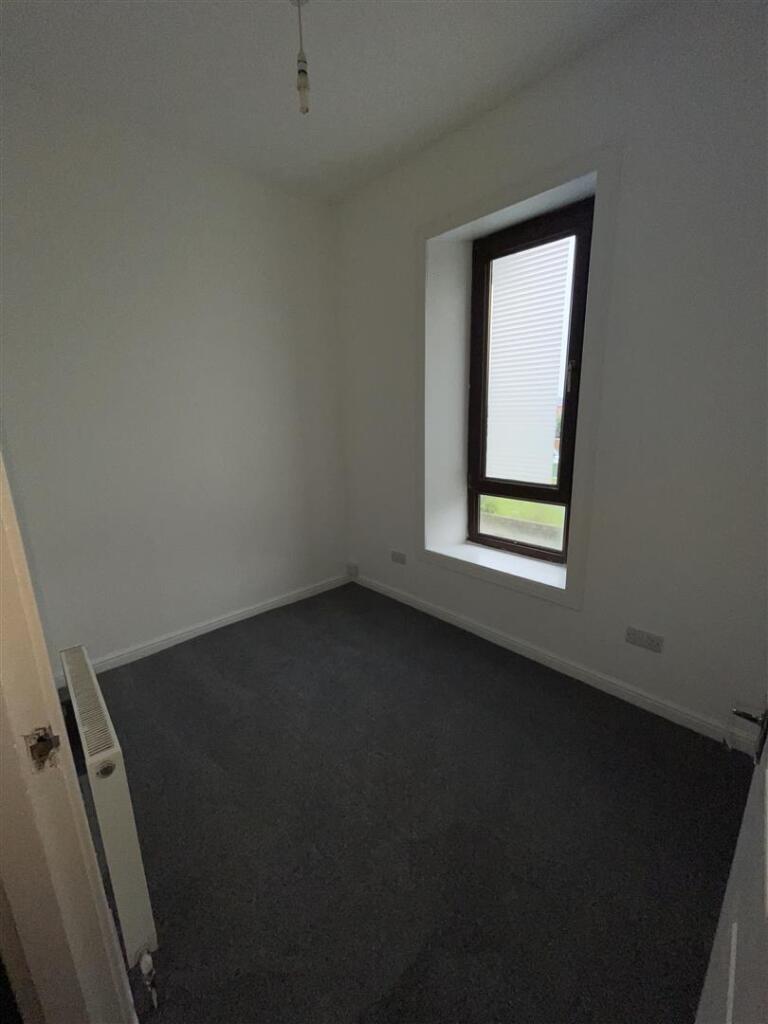 4a Moorpark Road East Bedroom2.jpeg