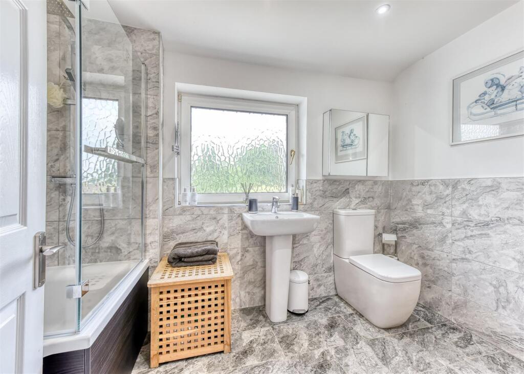 105 Suckling Green Lane-bed1 ensuite.jpg
