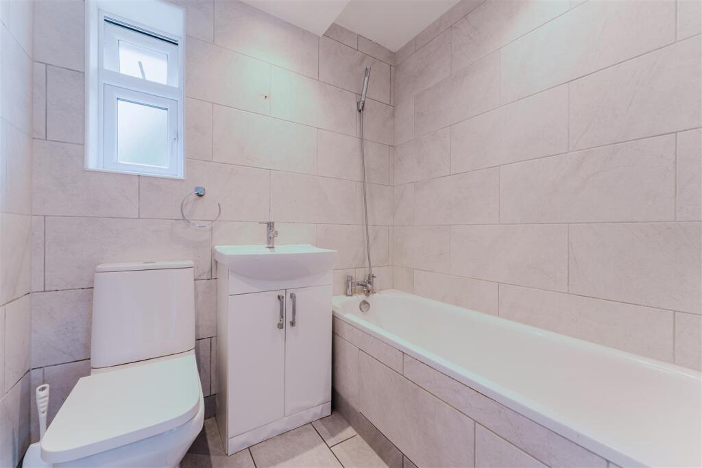 146 Westcott Bath.jpg